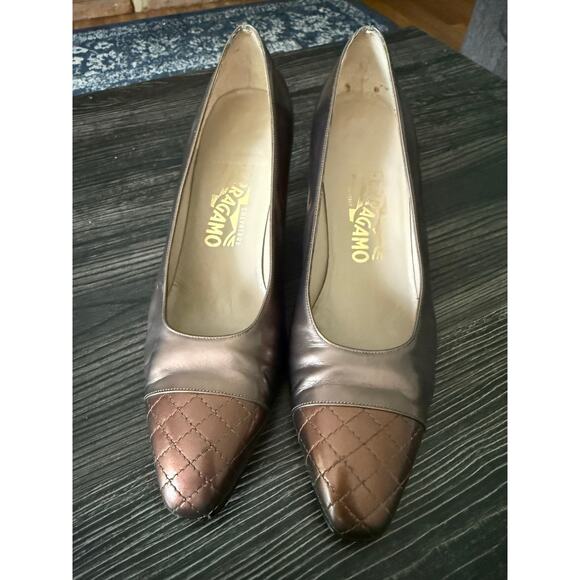 Vintage Salvatore Ferragamo Bronze Quilted Toe Pumps Sz. 9 - Picture 1 of 9